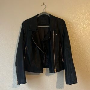 Like New!! Blank NYC cropped women’s XL faux leather jacket